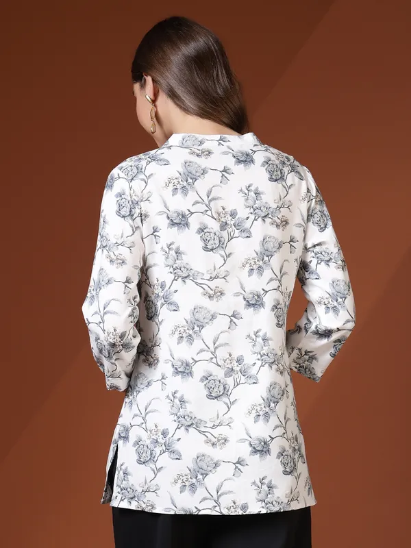 AMOUS-Women_Printed_Regular_Fit_Short_Kurti