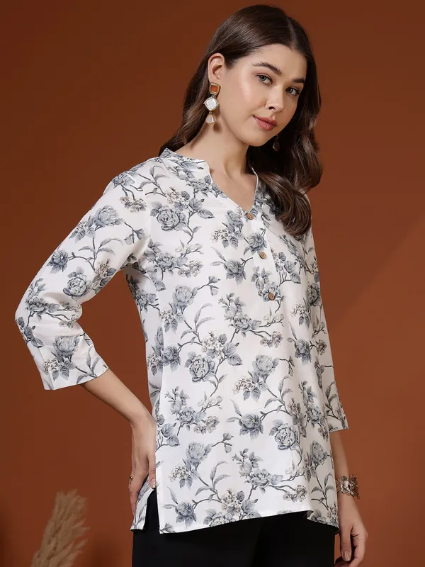 AMOUS-Women_Printed_Regular_Fit_Short_Kurti