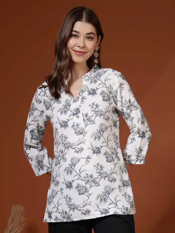 AMOUS-Women_Printed_Regular_Fit_Short_Kurti