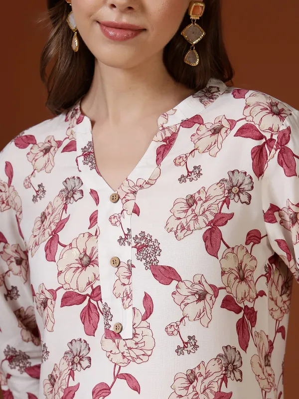 AMOUS-Minimal_Floral_Work_Wear_Kurti