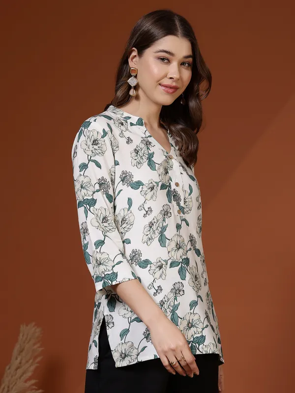 AMOUS-Minimal_Floral_Work_Wear_Kurti
