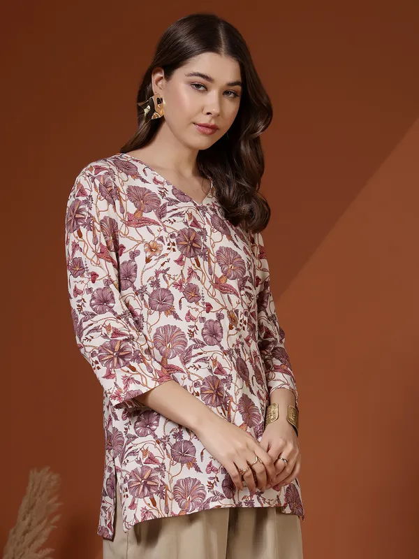 AMOUS-Stylish_Floral_Printed_Casual_Short_Kurti_for_Women