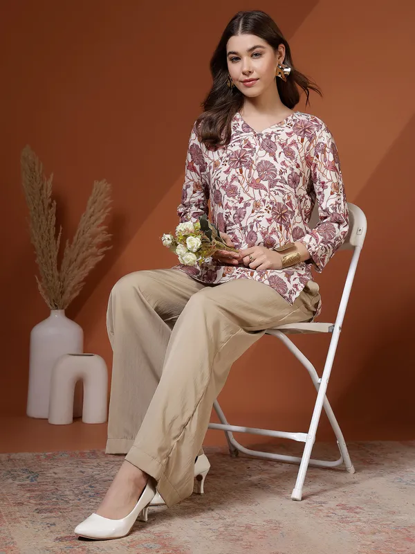 AMOUS-Stylish_Floral_Printed_Casual_Short_Kurti_for_Women