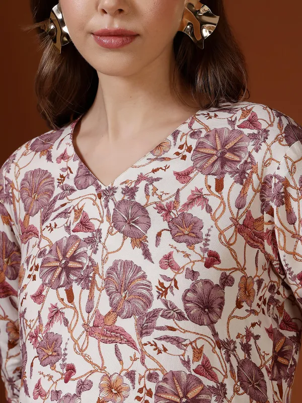 AMOUS-Stylish_Floral_Printed_Casual_Short_Kurti_for_Women