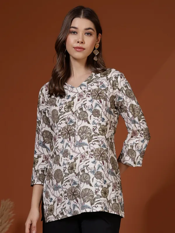 AMOUS-Stylish_Floral_Printed_Casual_Short_Kurti_for_Women