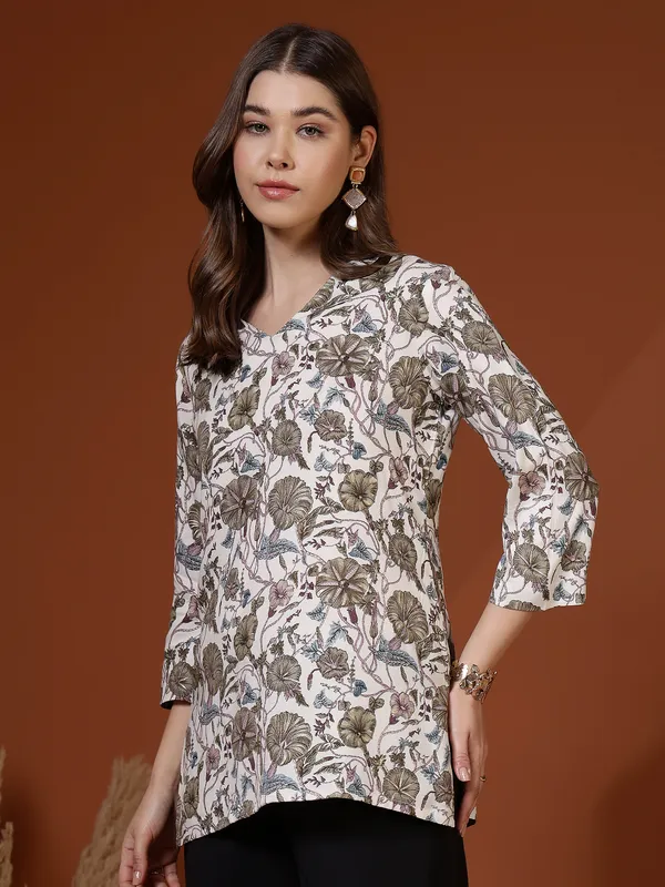 AMOUS-Stylish_Floral_Printed_Casual_Short_Kurti_for_Women