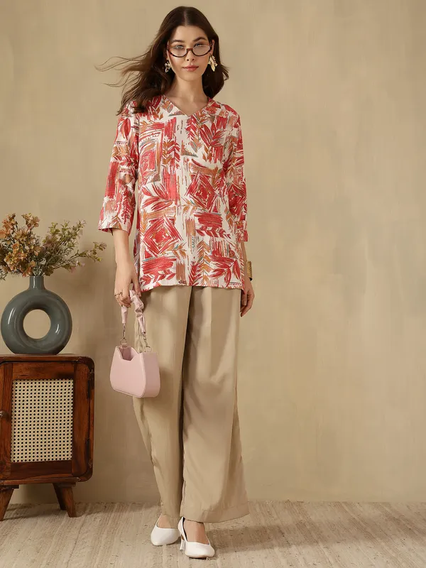 AMOUS-Women�s_Abstract_Print_Straight_Kurti_with_V-Neck