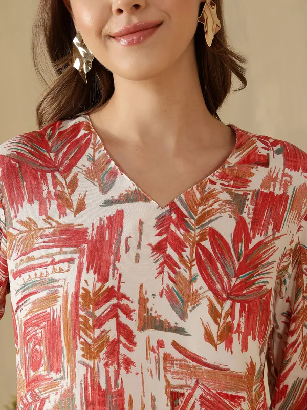 AMOUS-Women�s_Abstract_Print_Straight_Kurti_with_V-Neck