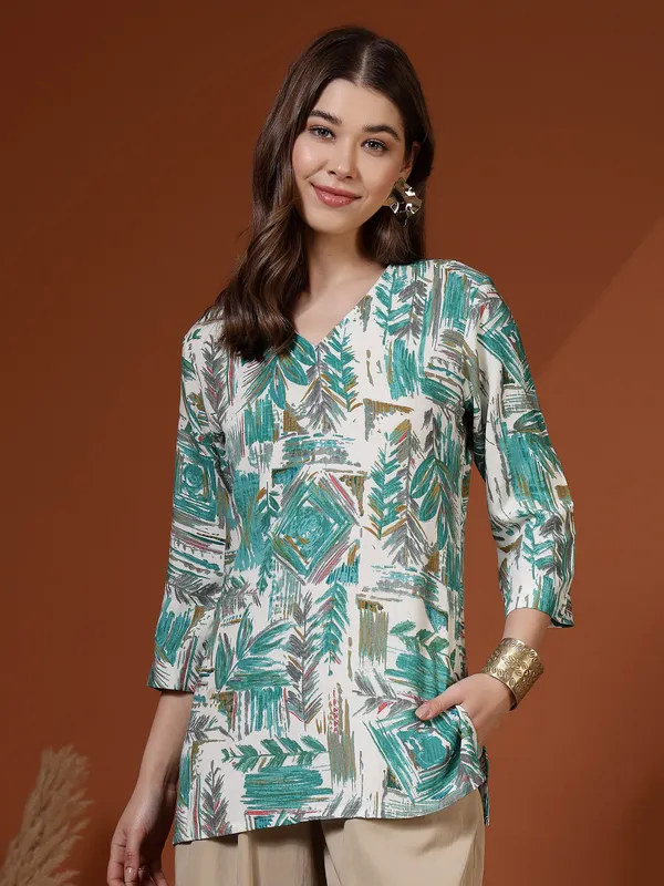 AMOUS-Women�s_Abstract_Print_Straight_Kurti_with_V-Neck