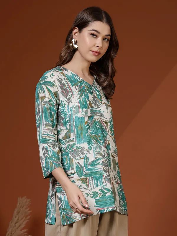 AMOUS-Women�s_Abstract_Print_Straight_Kurti_with_V-Neck