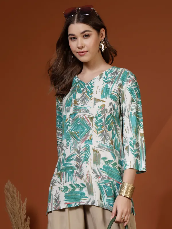 AMOUS-Women�s_Abstract_Print_Straight_Kurti_with_V-Neck