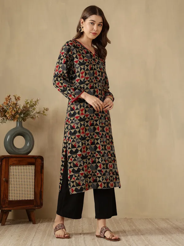 AMOUS-Women�s_Geometric_Print_Straight_Kurti_with_V-Neck