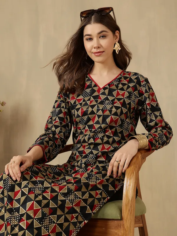 AMOUS-Women�s_Geometric_Print_Straight_Kurti_with_V-Neck