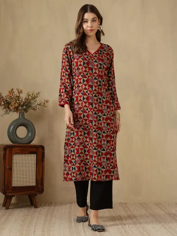 AMOUS-Women�s_Geometric_Print_Straight_Kurti_with_V-Neck