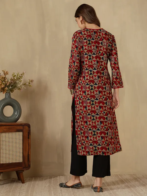 AMOUS-Women�s_Geometric_Print_Straight_Kurti_with_V-Neck