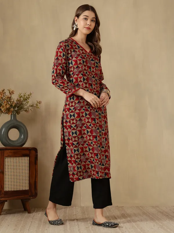 AMOUS-Women�s_Geometric_Print_Straight_Kurti_with_V-Neck