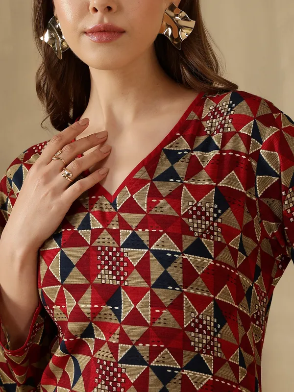 AMOUS-Women�s_Geometric_Print_Straight_Kurti_with_V-Neck