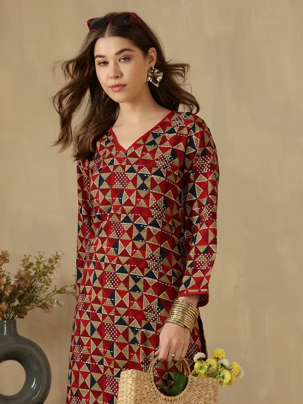 AMOUS-Women�s_Geometric_Print_Straight_Kurti_with_V-Neck
