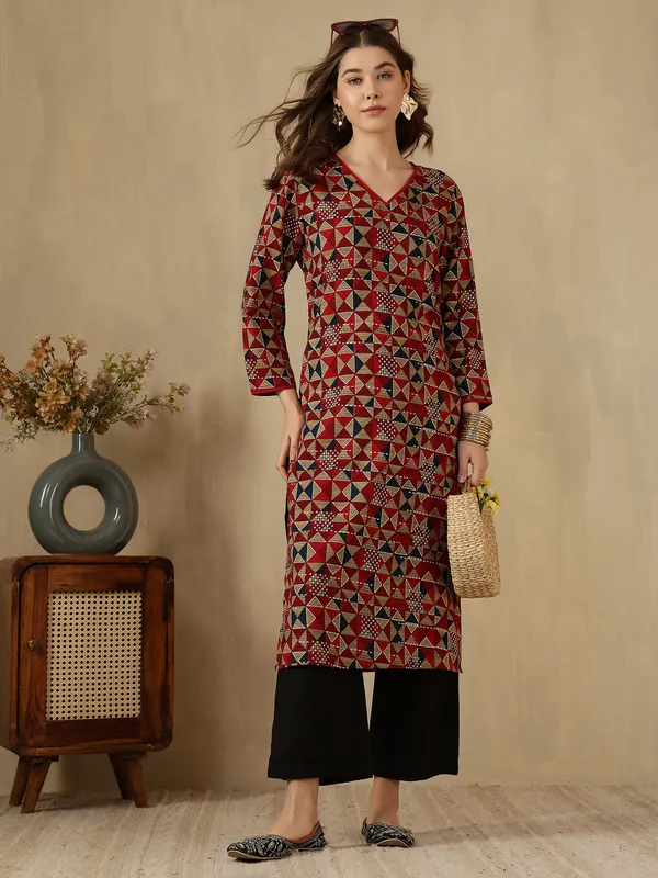 AMOUS-Women�s_Geometric_Print_Straight_Kurti_with_V-Neck
