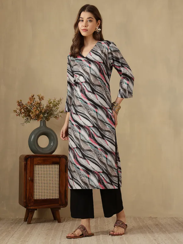 AMOUS-Casual_to_Office_Wear_Abstract_Print_Straight_Kurti