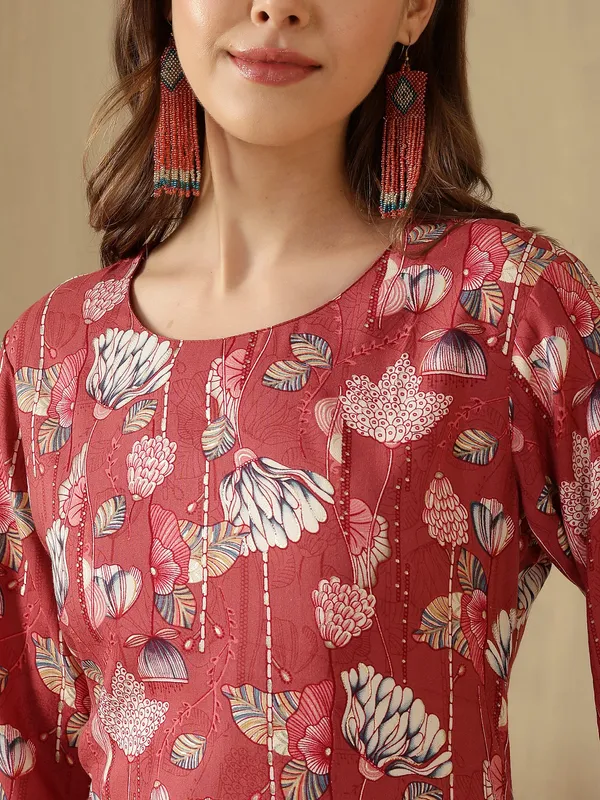 AMOUS-Classic_Blossom_Print_Round_Neck_Kurti_for_Women