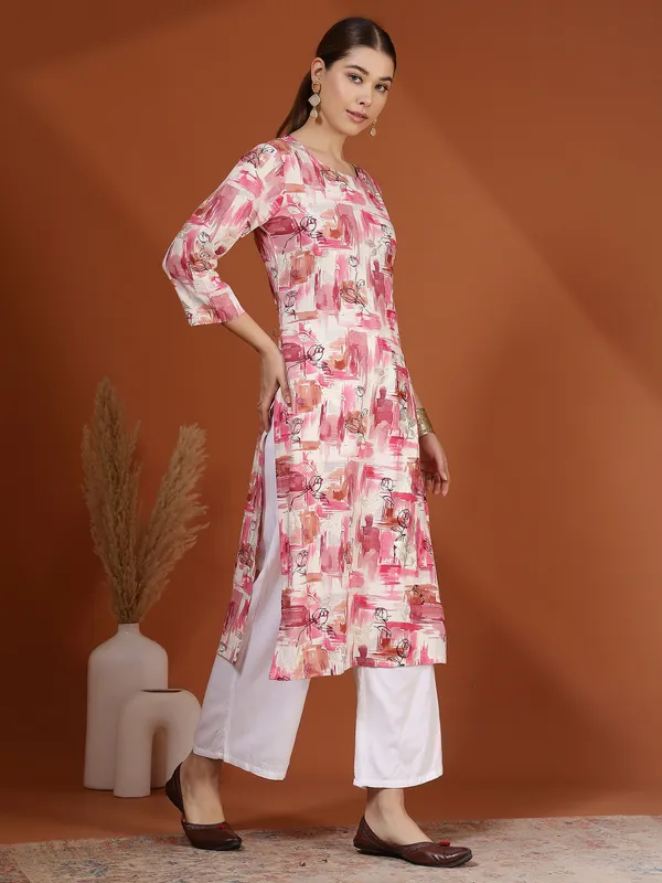 AMOUS-Elegant_Abstract_Printed_Straight_Kurti_with_3/4_Sleeves