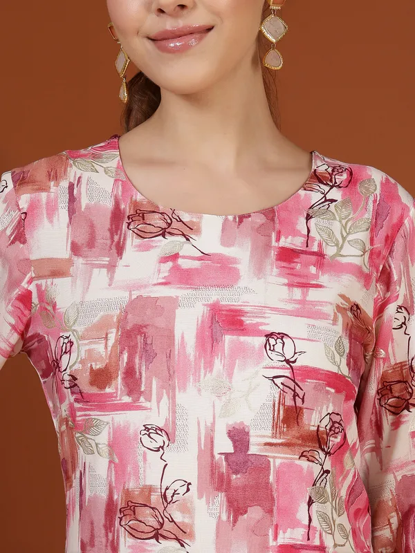 AMOUS-Elegant_Abstract_Printed_Straight_Kurti_with_3/4_Sleeves