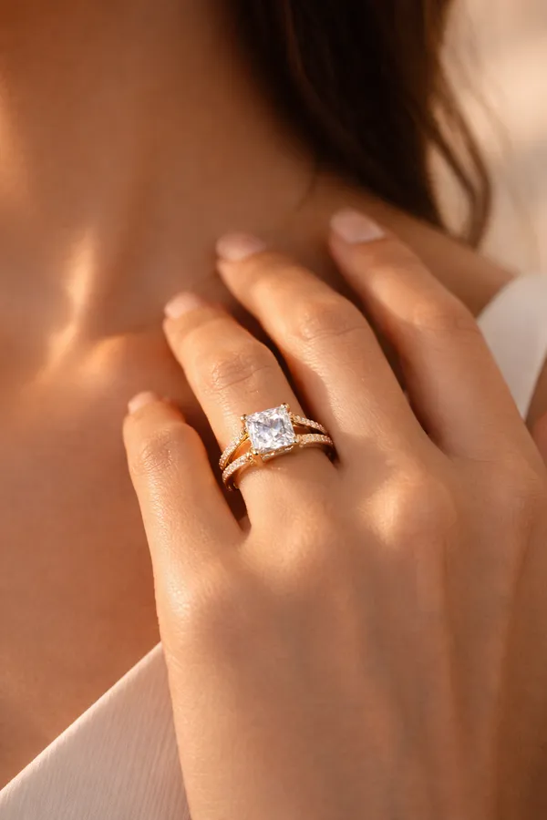 Viva_Jewels_Regal_Gold-Plated_Princess_Cut_Solitaire_Ring_–_Timeless_Square_Zircon_Engagement_Ring_with_Pavé-Set_Split_Shank_Detail