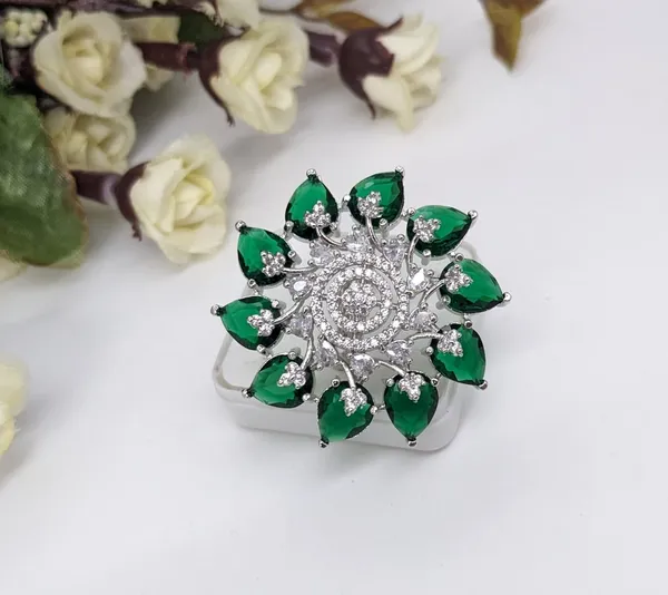Viva_Jewels_925_Silver-Plated_Radiant_Emerald_&_CZ_Flower_Ring_–_Contemporary_Floral_Statement_Ring_with_Brilliant_Teardrop_Crystals