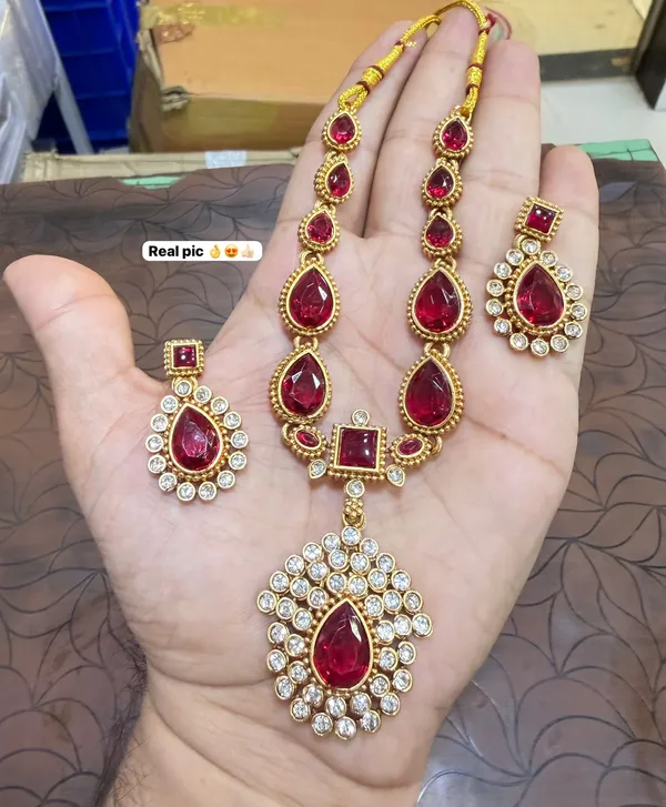 Viva_Jewels_Regal_Gold-Plated_Ruby_CZ_Statement_Necklace_Set_–_Elegant_Teardrop_Motif_Choker_with_Grand_Chandelier_Pendant_and_Matching_Drop_Earrings