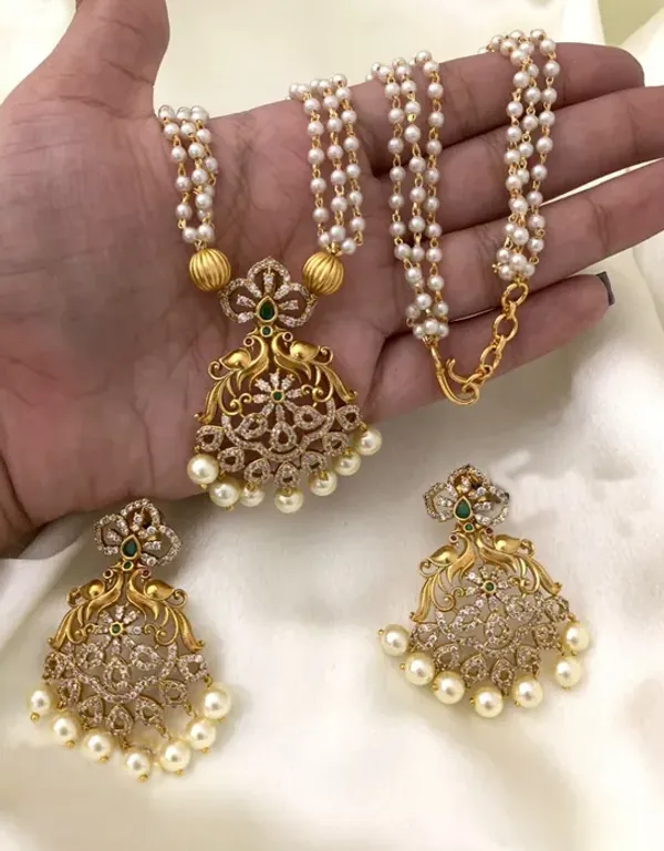Golden_Brass_Premium_&_Elegant_Necklace_&_Earring_Set_For_Women