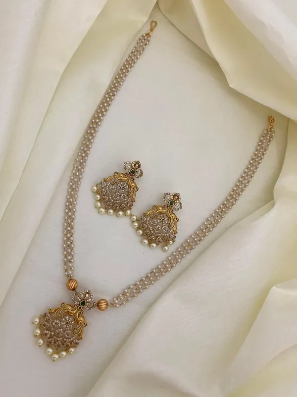 Golden_Brass_Premium_&_Elegant_Necklace_&_Earring_Set_For_Women