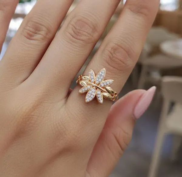 Viva_Jewels_Elegant_Gold-Plated_CZ_Floral_Blossom_Statement_Ring_–_Sparkling_Seven-Petal_Flower_Ring_with_Brilliant-Cut_Cubic_Zirconia_for_Women