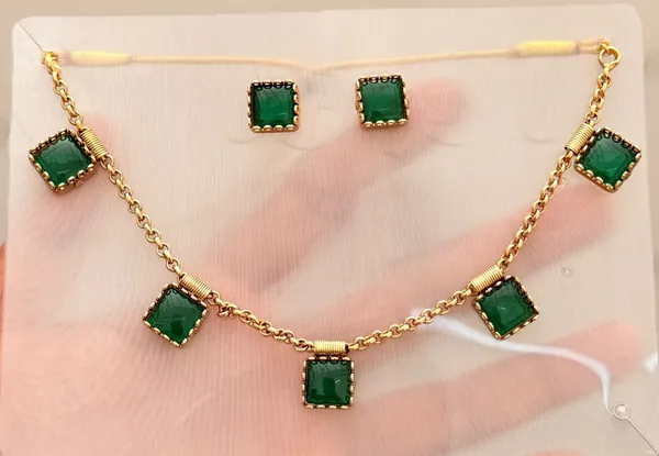 Viva_Jewels_Chic_Gold-Plated_Emerald_Green_Square_Stone_Necklace_Set_–_Minimalist_Contemporary_Choker_with_Matching_Stud_Earrings