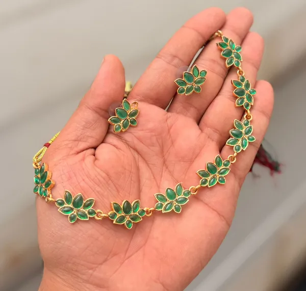 Viva_Jewels_Traditional_Gold-Plated_Emerald_Green_Lotus_Motif_Necklace_Set_–_Vibrant_Floral_Choker_with_Matching_Stud_Earrings