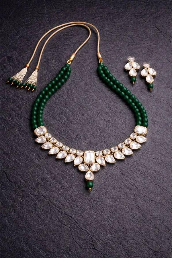 Viva_Jewels_Regal_Emerald-Green_Kundan_Choker_Set_–_Gold-Plated_Necklace_with_Matching_Statement_Earrings