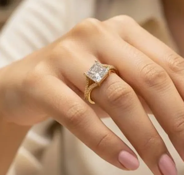 Viva_Jewels_Regal_Gold-Plated_Princess_Cut_Solitaire_Ring_–_Timeless_Square_Zircon_Engagement_Ring_with_Pavé-Set_Split_Shank_Detail