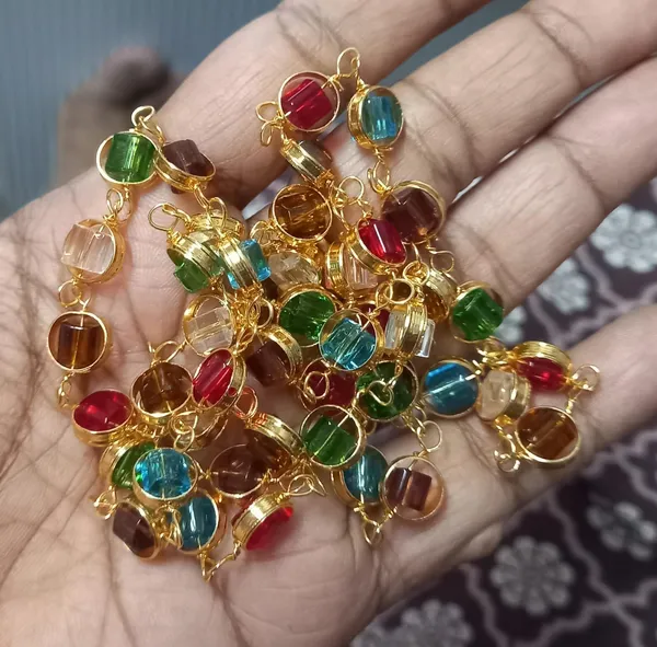 Viva_Jewels_Radiant_Multicolor_Crystal_Designer_Chain_–_Gold-Plated_Station_Necklace_with_Faceted_Geometric_Glass_Beads