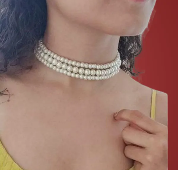 Viva_Jewels_Regal_Three-Layer_White_Shell_Pearl_Choker_Set_–_Classic_Multi-Strand_Pearl_Necklace_with_Matching_Round_Pearl_Stud_Earrings