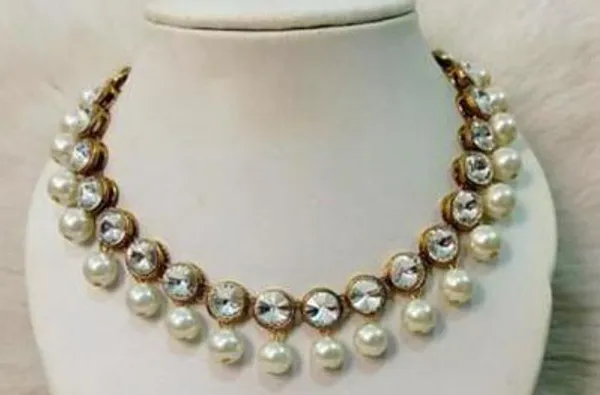 Viva_Jewels_Premium_White_Brass_Kundan_Choker_–_Elegant_Single-Strand_Gold-Plated_Necklace_with_Lustrous_Pearl_Drops_&_Matching_Stud_Earrings