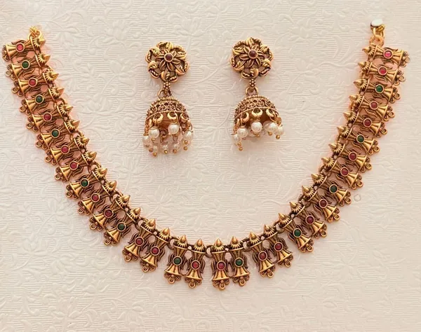 Viva_Jewels_Traditional_Antique_Gold-Plated_Mango_Leaf_Kemp_Choker_Set_–_Royal_Matte_Finish_South_Indian_Style_Festive_Necklace_with_Matching_Jhumka_Earrings_for_Weddings