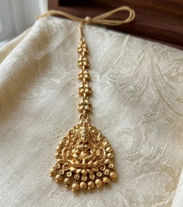 Viva_Jewels_Antique_Gold_Plated_Laxmi_Motif_Traditional_Temple_Maang_Tikka