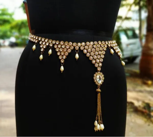 Viva_Jewels_Luxury_Royal_Gold-Plated_Kundan_Kamarbandh_–_Ornate_V-Shape_Bridal_Waist_Belt_with_Teardrop_Pearl_Droplets_&_Side_Hanging_Brooch_Tassel