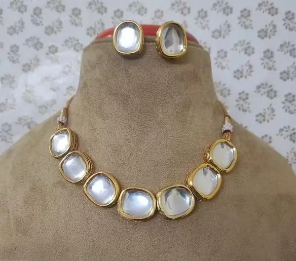 Viva_Jewels_Sovereign_Square_Choker_Set_–_Gold-Plated_Large_Polki-Style_Kundan_Necklace_with_Matching_Solitaire_Studs