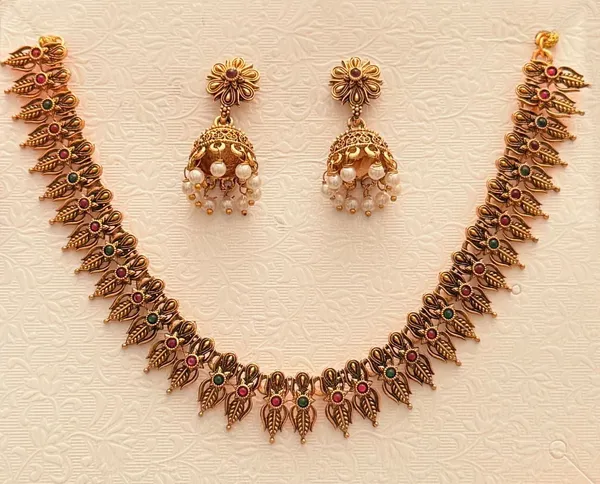 Viva_Jewels_Traditional_Antique_Gold-Plated_Mango_Leaf_Kemp_Choker_Set_–_Royal_Matte_Finish_South_Indian_Style_Festive_Necklace_with_Matching_Jhumka_Earrings_for_Weddings