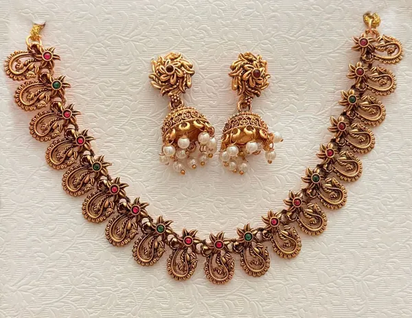 Viva_Jewels_Traditional_Antique_Gold-Plated_Paisley_Kemp_Choker_Set_–_Royal_Matte_Finish_South_Indian_Style_Festive_Necklace_with_Matching_Jhumka_Earrings_for_Weddings