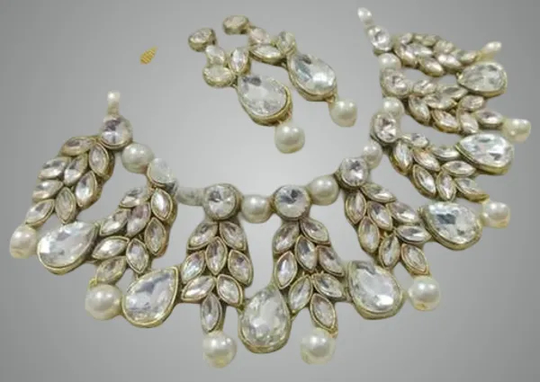 White_Brass_Premium_&_Elegant_Necklace_&_Earring_Set_For_Women