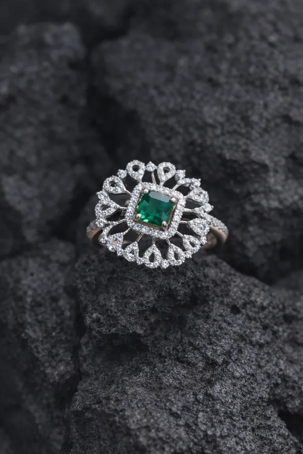 Viva_Jewels_Regal_Silver-Plated_Emerald_Green_Statement_Ring_–_Handcrafted_Floral_Sunburst_Cocktail_Ring_with_Brilliant_Zircon_Accents