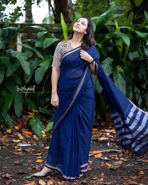 Gothami_narayanpet_cotton_masarasaised_with_running_blouse_saree_-_Royal_Blue_