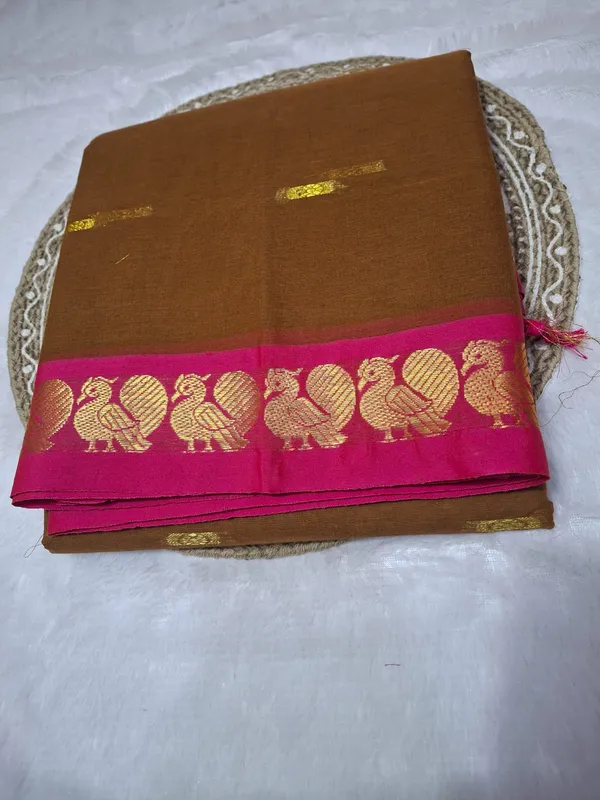 Amber_Brown_Shrinidhi_Butta_Chettindu_Cotton_Saree_With_Contrat_Chitt_Pallu